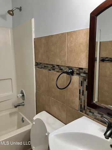 7054 Foxhall Drive, Horn Lake, MS 38637