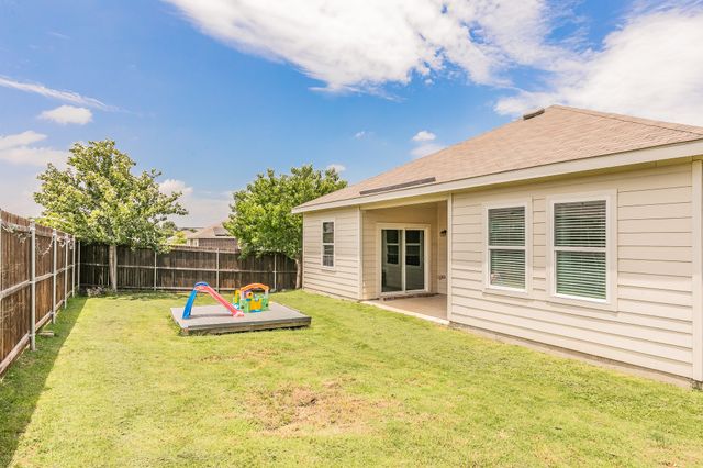532 S Heights Drive, Crowley, TX 76036
