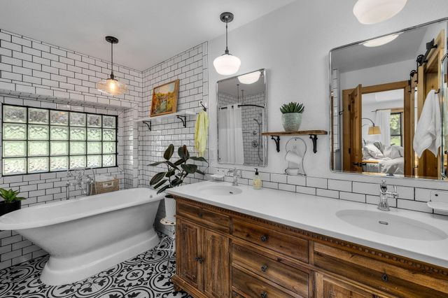 60779 Currant Way, Bend, OR 97702