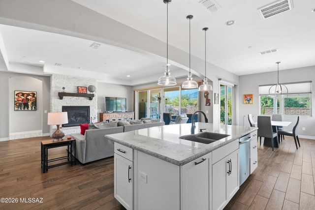 9915 E Goldsmith Place, Tucson, AZ 85749