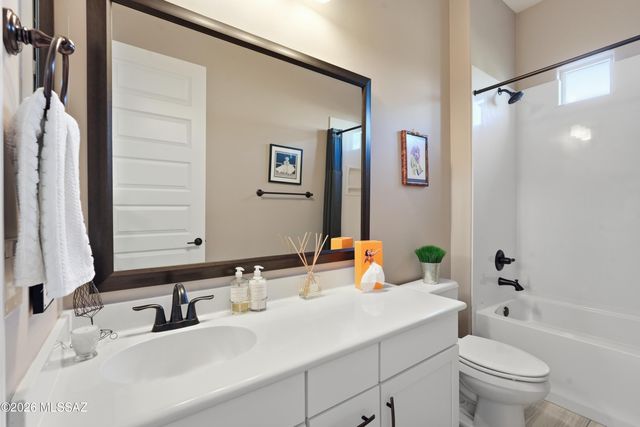9915 E Goldsmith Place, Tucson, AZ 85749