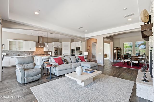 9915 E Goldsmith Place, Tucson, AZ 85749