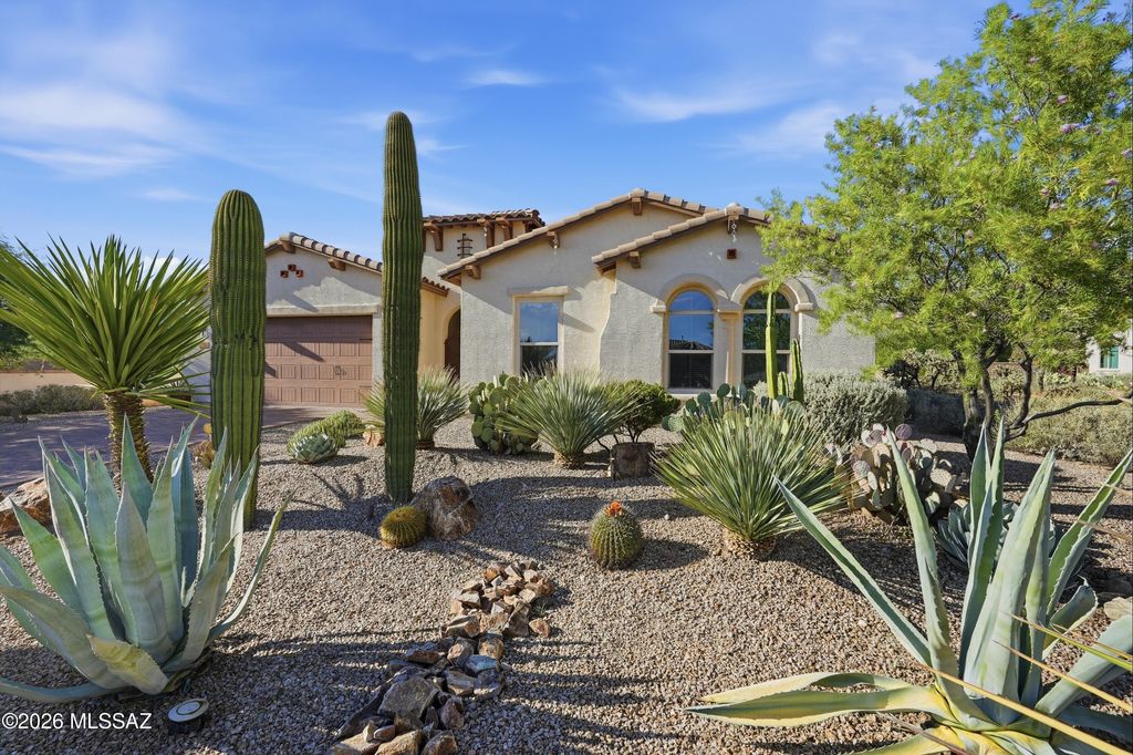 9915 E Goldsmith Place, Tucson, AZ 85749