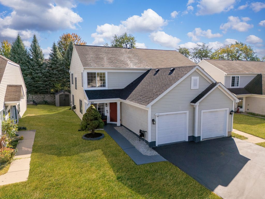 10 Ronan Court, Lake In The Hills, IL 60156