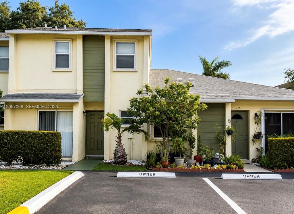 773 Crystal Lake Dr 773 773, Deerfield Beach, FL 33064