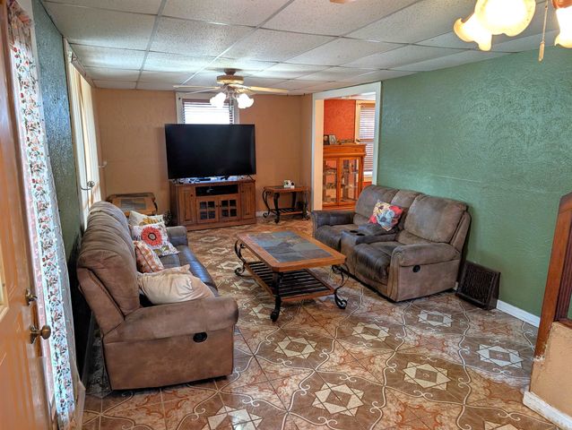 314 S 10th St, Salina, KS 67401