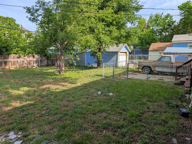 314 S 10th St, Salina, KS 67401