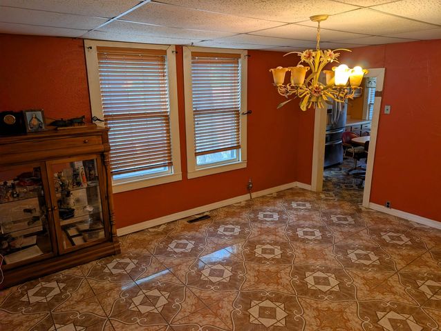314 S 10th St, Salina, KS 67401