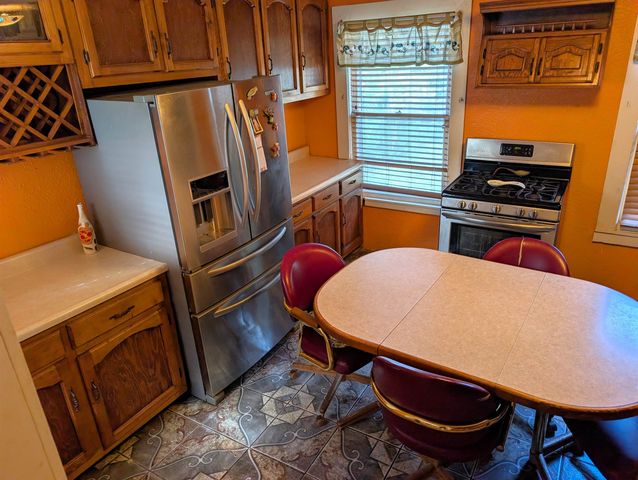 314 S 10th St, Salina, KS 67401