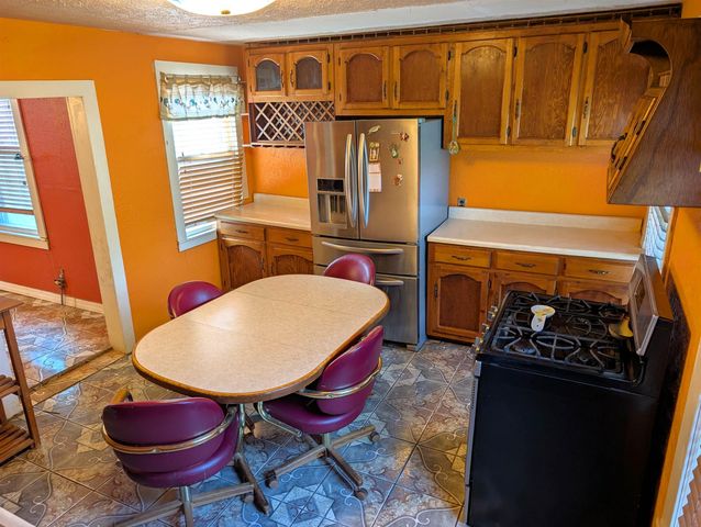 314 S 10th St, Salina, KS 67401