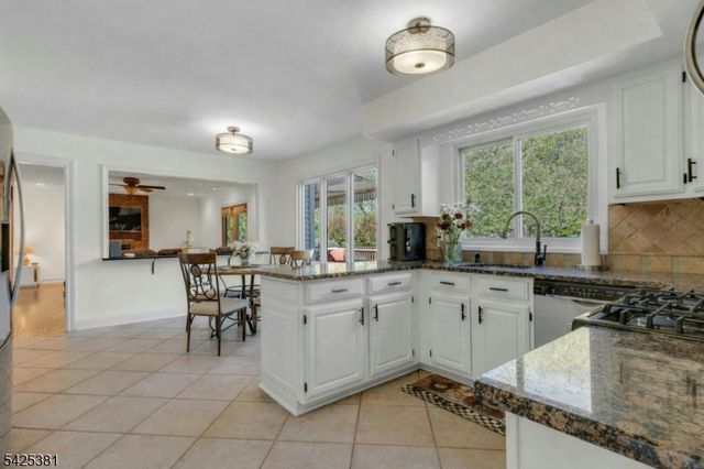 7 Evergreen Ct, Hillsborough Twp., NJ 08844