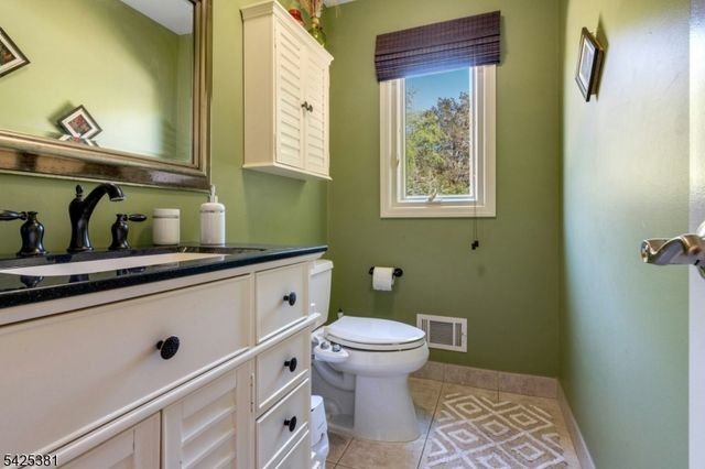 7 Evergreen Ct, Hillsborough Twp., NJ 08844