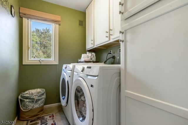 7 Evergreen Ct, Hillsborough Twp., NJ 08844