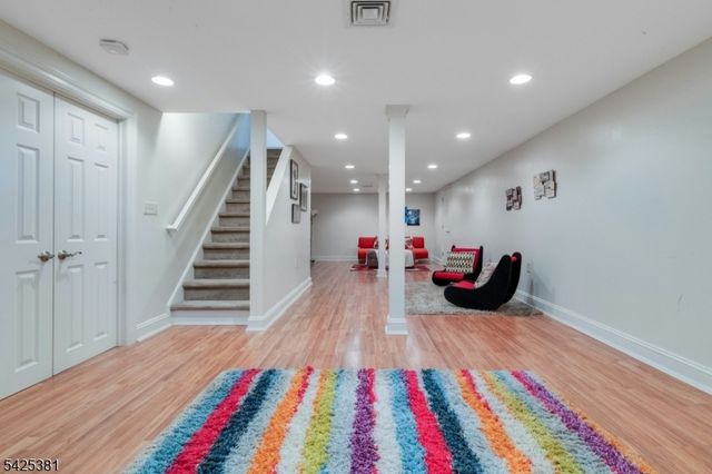 7 Evergreen Ct, Hillsborough Twp., NJ 08844