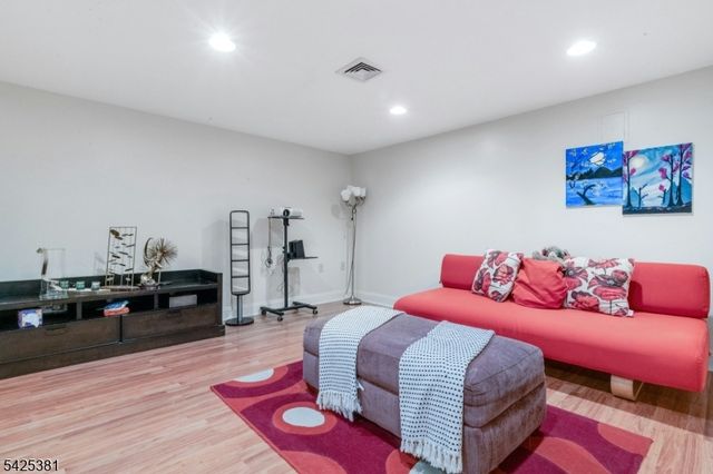 7 Evergreen Ct, Hillsborough Twp., NJ 08844