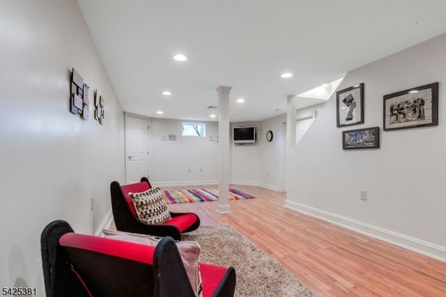 7 Evergreen Ct, Hillsborough Twp., NJ 08844