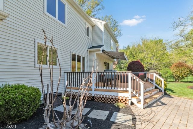 7 Evergreen Ct, Hillsborough Twp., NJ 08844