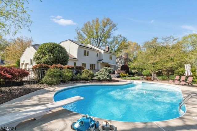 7 Evergreen Ct, Hillsborough Twp., NJ 08844