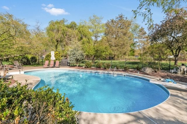 7 Evergreen Ct, Hillsborough Twp., NJ 08844