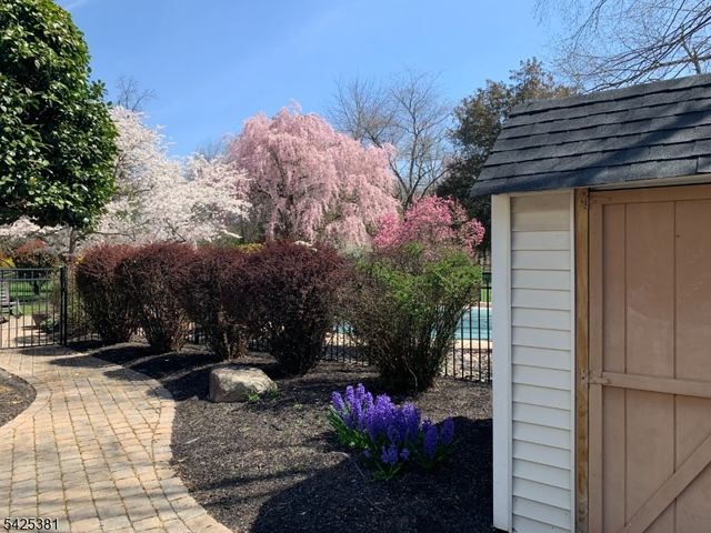 7 Evergreen Ct, Hillsborough Twp., NJ 08844