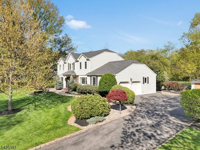 7 Evergreen Ct, Hillsborough Twp., NJ 08844
