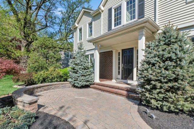 7 Evergreen Ct, Hillsborough Twp., NJ 08844