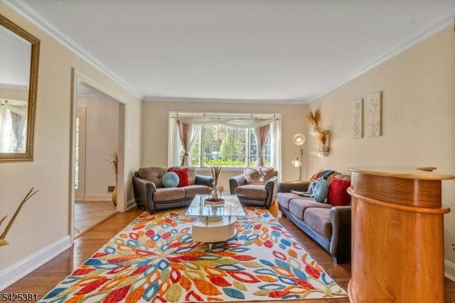 7 Evergreen Ct, Hillsborough Twp., NJ 08844