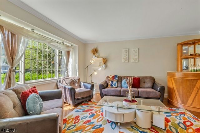 7 Evergreen Ct, Hillsborough Twp., NJ 08844