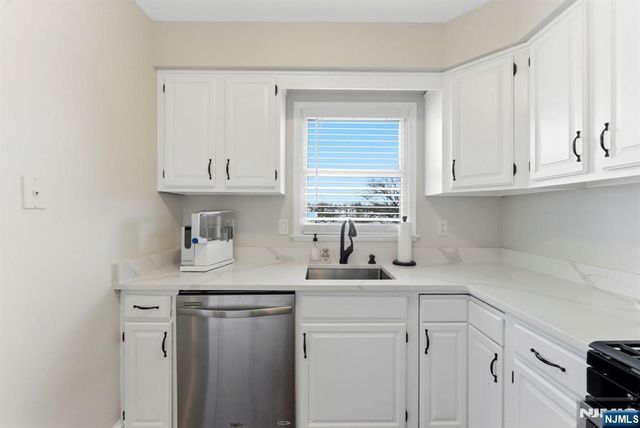 779 Riverside Avenue 201, Lyndhurst, NJ 07071