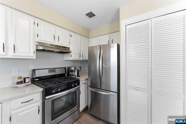 779 Riverside Avenue 201, Lyndhurst, NJ 07071