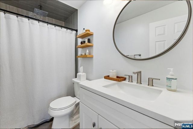 779 Riverside Avenue 201, Lyndhurst, NJ 07071