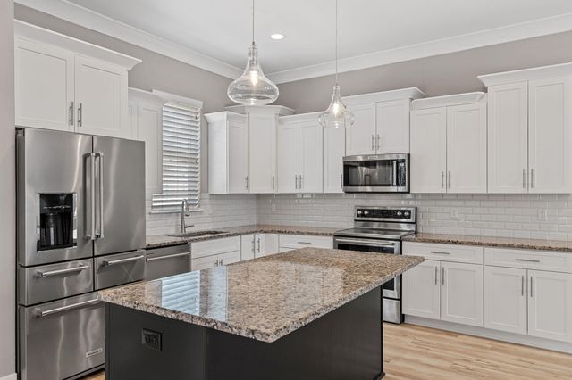 995 Airport Road 43, Destin, FL 32541