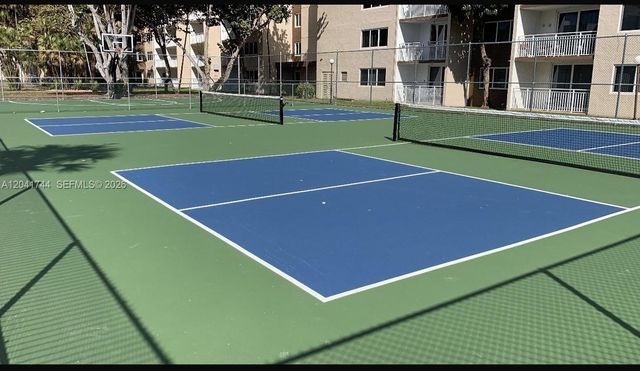 6930 Miami Gardens Dr 1-209, Hialeah, FL 33015