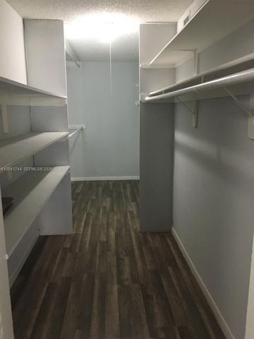 6930 Miami Gardens Dr 1-209, Hialeah, FL 33015