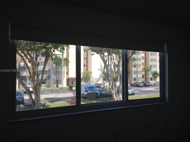 6930 Miami Gardens Dr 1-209, Hialeah, FL 33015