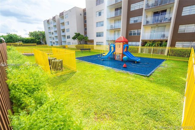 6930 Miami Gardens Dr 1-209, Hialeah, FL 33015