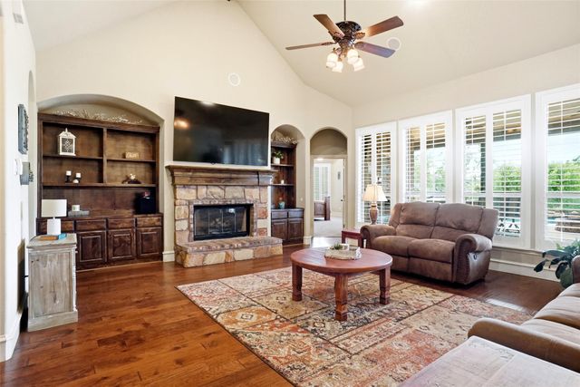 124 Carnes Court, Springtown, TX 76082