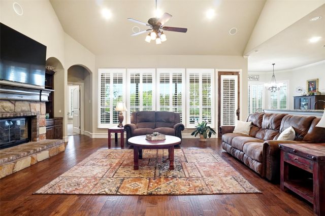 124 Carnes Court, Springtown, TX 76082