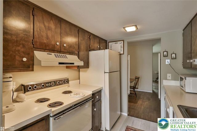 353 Carver Drive, Bethlehem City, PA 18017