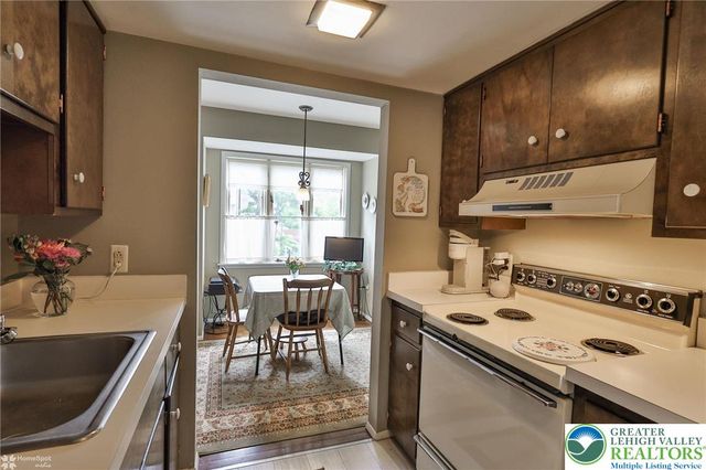 353 Carver Drive, Bethlehem City, PA 18017