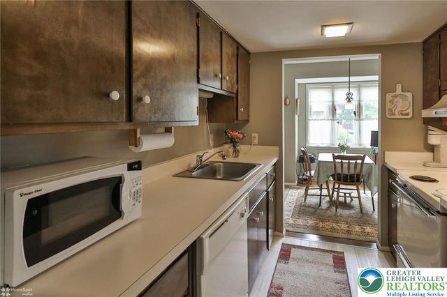 353 Carver Drive, Bethlehem City, PA 18017