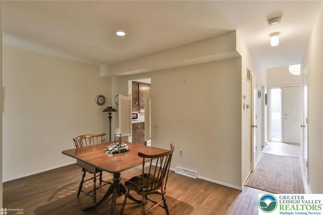 353 Carver Drive, Bethlehem City, PA 18017