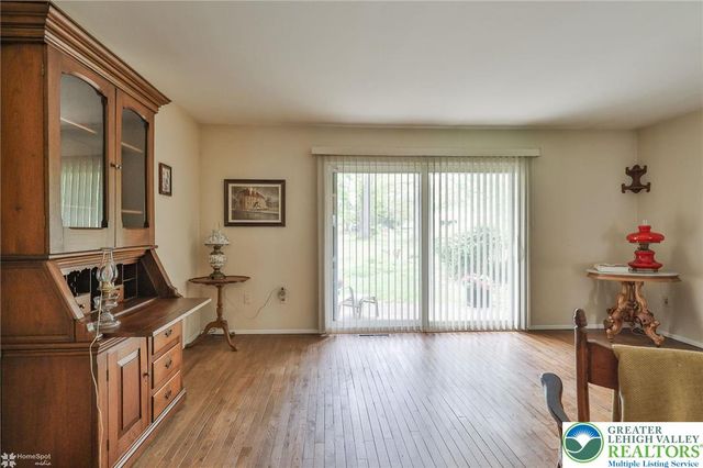 353 Carver Drive, Bethlehem City, PA 18017