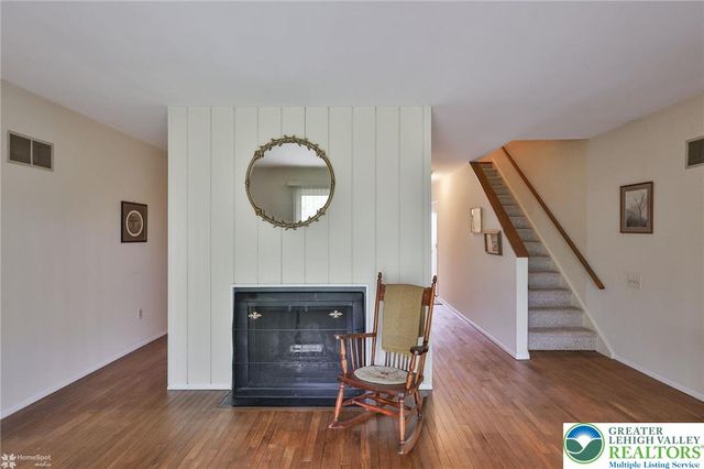 353 Carver Drive, Bethlehem City, PA 18017