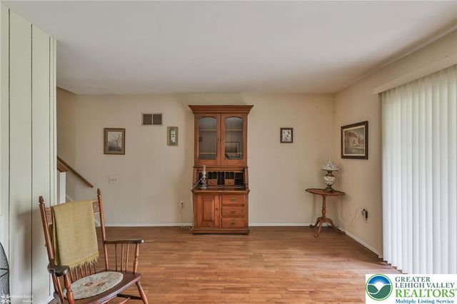 353 Carver Drive, Bethlehem City, PA 18017
