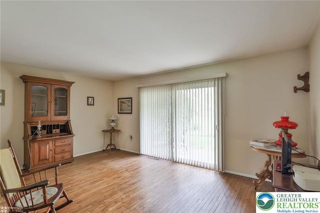 353 Carver Drive, Bethlehem City, PA 18017
