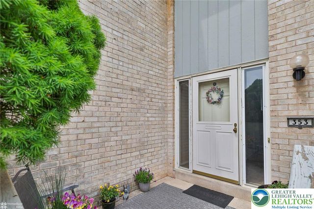 353 Carver Drive, Bethlehem City, PA 18017