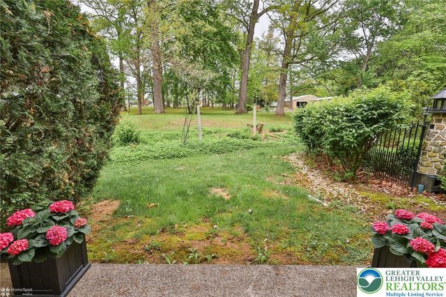 353 Carver Drive, Bethlehem City, PA 18017