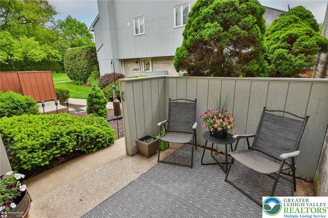 353 Carver Drive, Bethlehem City, PA 18017