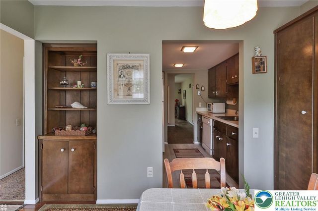 353 Carver Drive, Bethlehem City, PA 18017